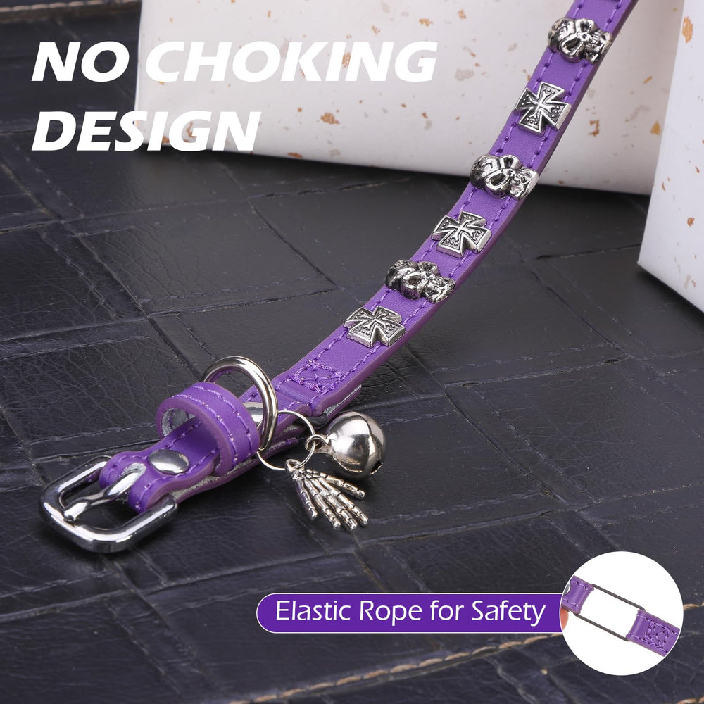 EXPAWLORER collar with bell and charms for enhanced visibility during walks.