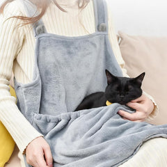 Facailaifu cat apron velvet-material offers soft, cozy grooming sessions.