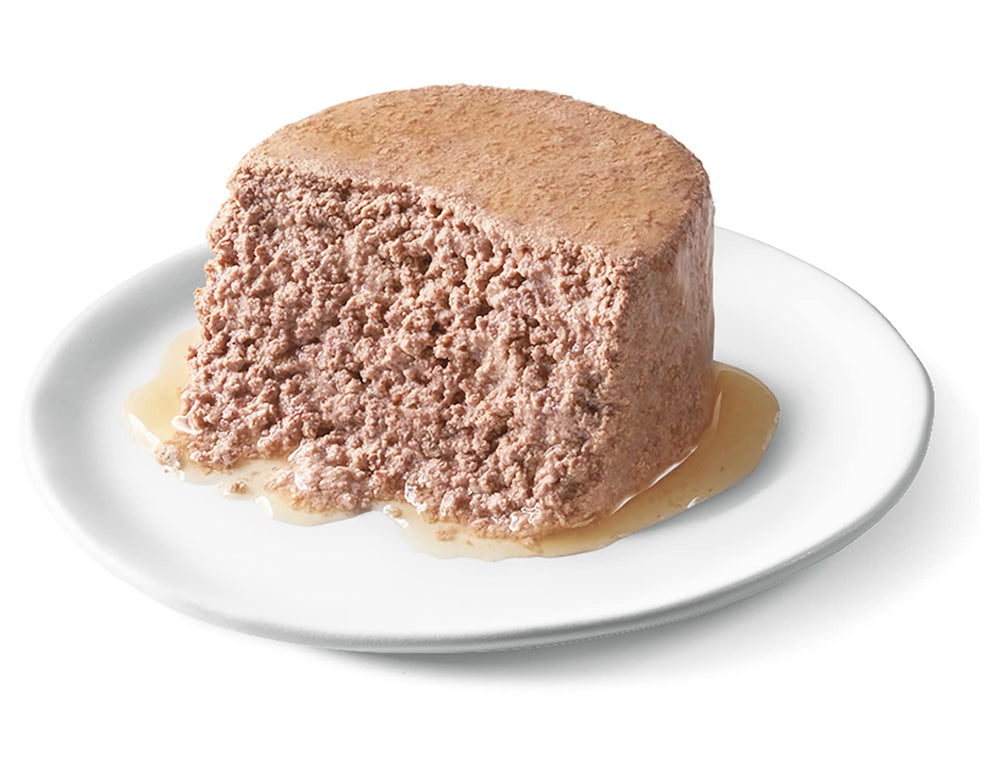 Fancy Feast Purina cat-enjoying-meal image of a cat savoring tender pate and creamy sauce