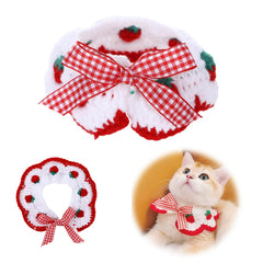 Fanmayhe strawberry-pattern cat collar highlights vibrant color for cute everyday looks.