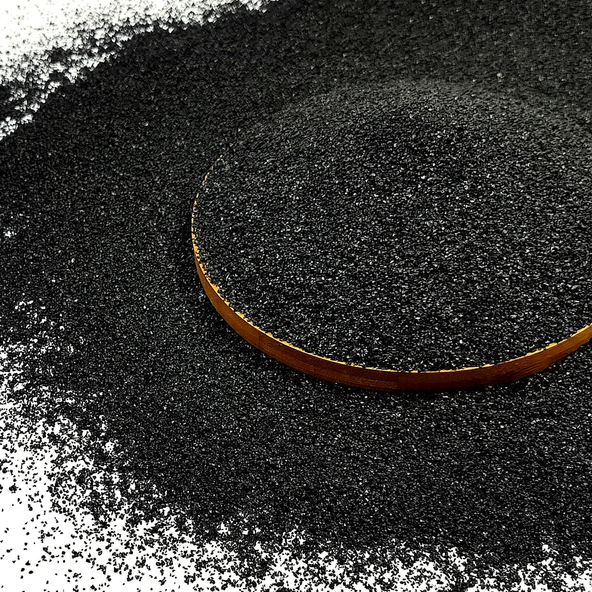 FANTIAN 5lb black aquarium silica sand closeup shows smooth texture for a sleek tank base.