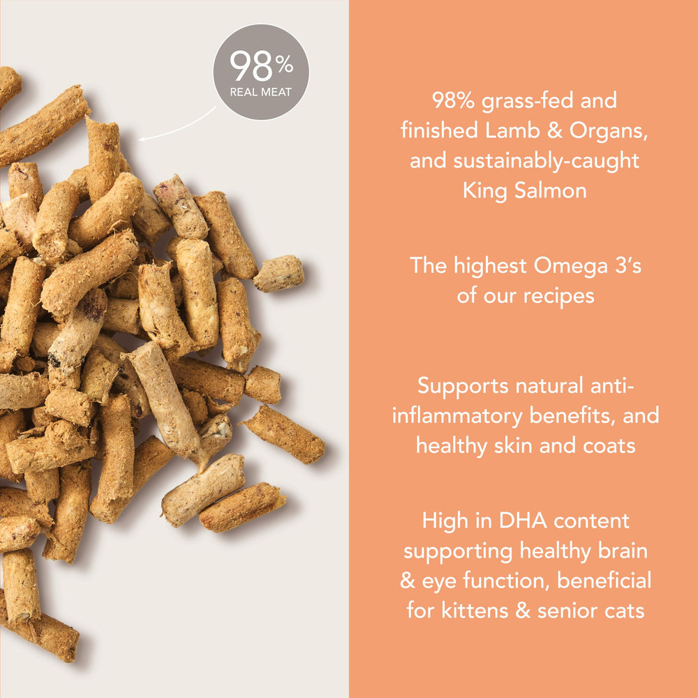Feline Natural packaging displays transparent ingredients for clear nutrition.