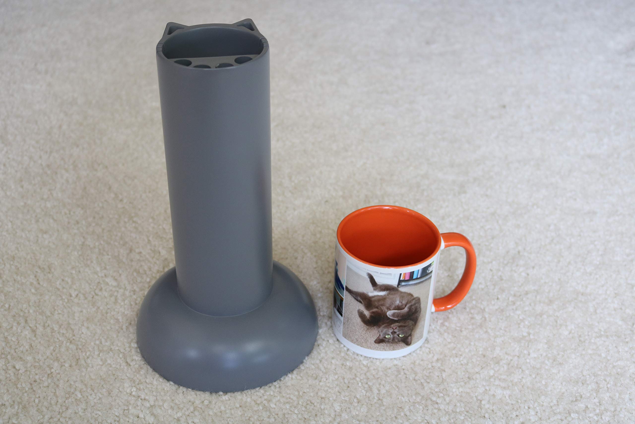 Feline Ruff wand holder keeps the play space tidy and organized.