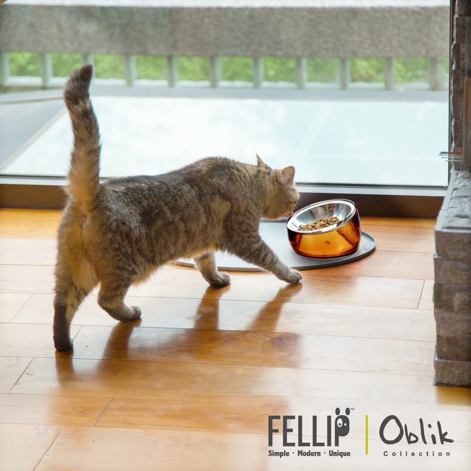 Felli Oblik non-slip base keeps the bowl steady during mealtime
