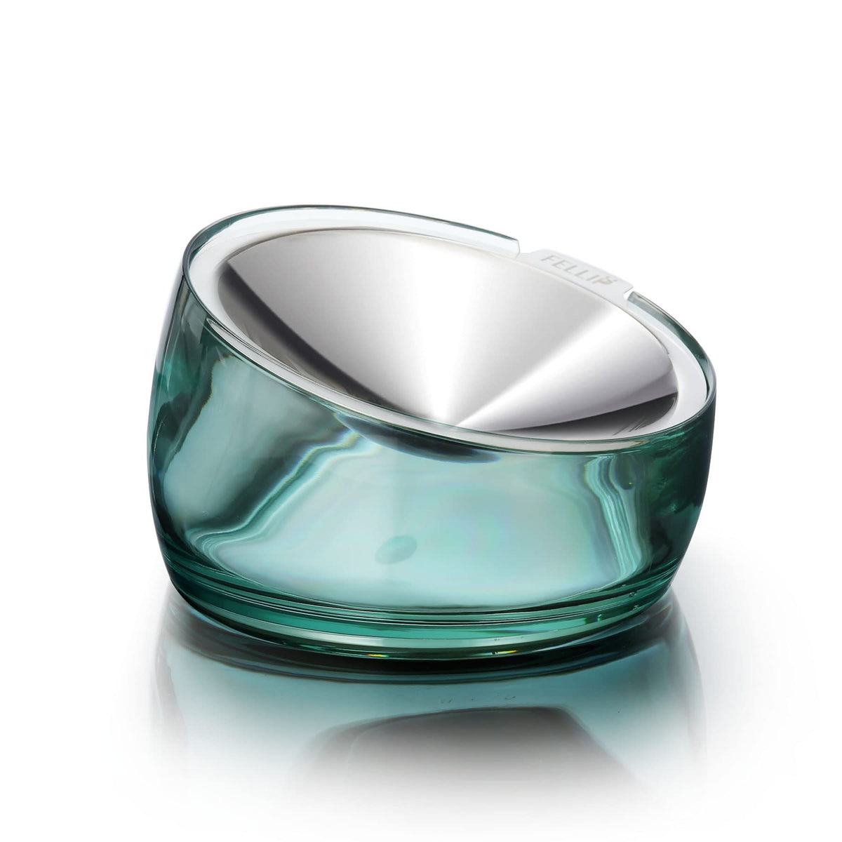 Felli Oblik elevated bowl with tilt stand for comfortable feeding.