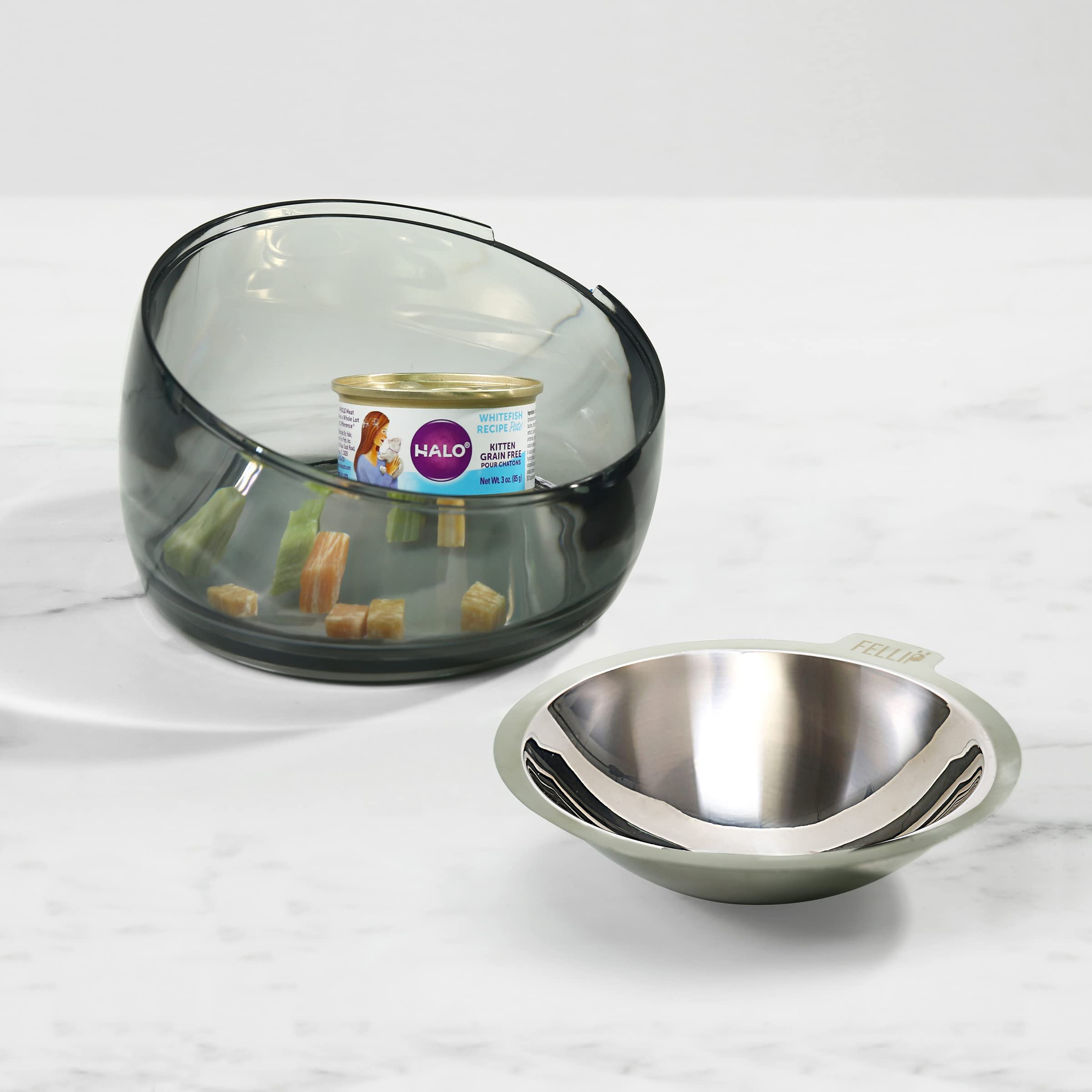 Felli Oblik no-spill design keeps floors clean during eager mealtimes
