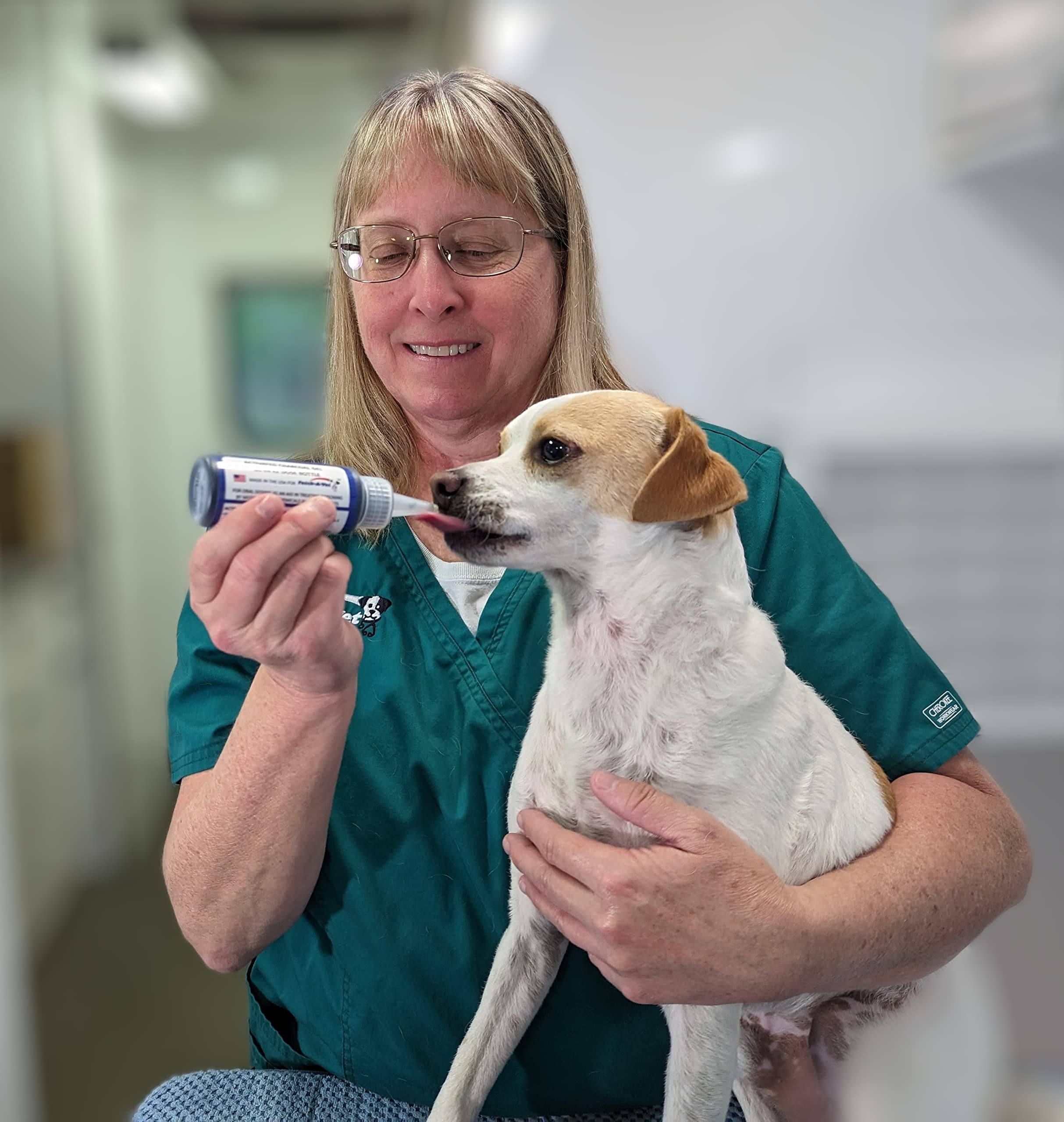 Fetch A Vet activated charcoal gel 60ml bottle label close-up emphasizes toxin adsorption benefits.