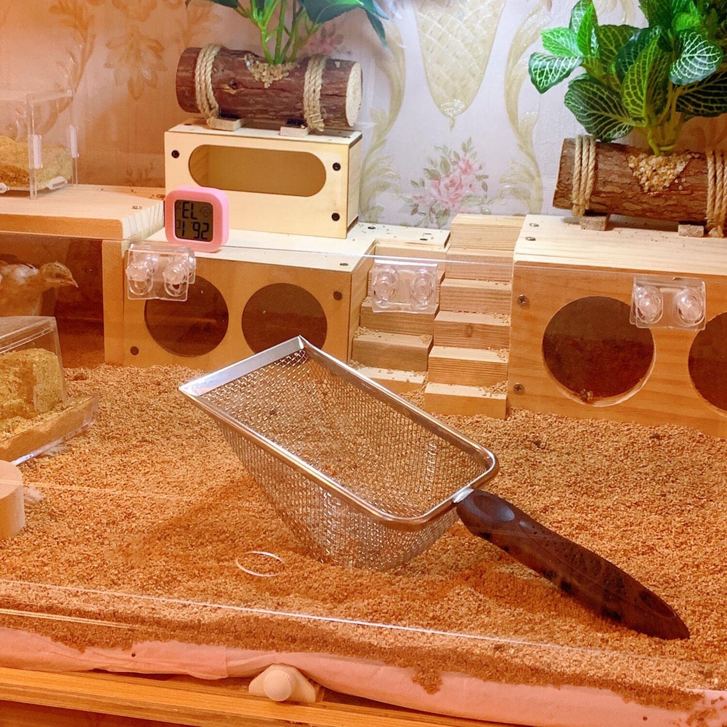 Firsal cat litter scoop dense-hole mesh traps debris while keeping litter separate.