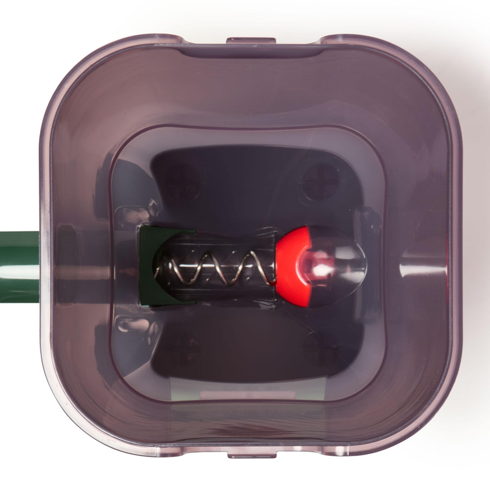 Fish Mate P7000 dispense mechanism closeup shows flexible pellet or stick use.
