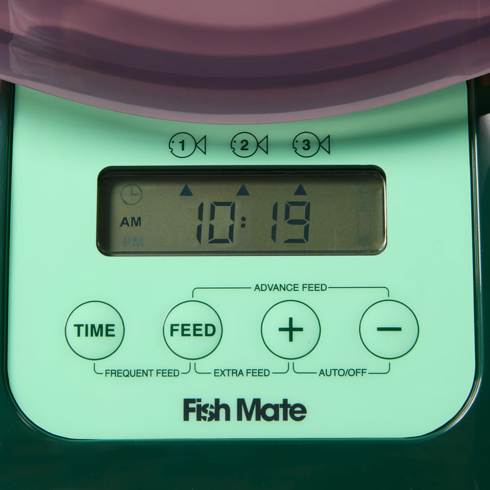Fish Mate P7000 mounting bracket provides stable outdoor installation.