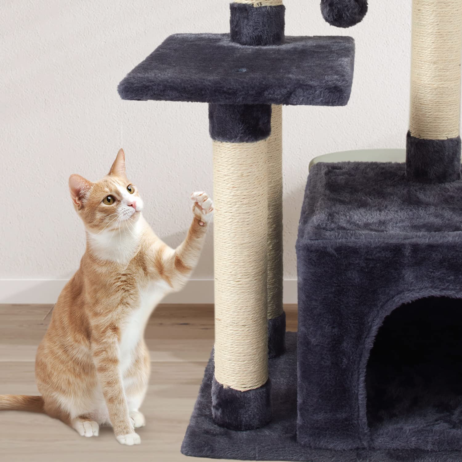 FISH&NAP Sisal post scratch promotes healthy scratching and exercise.