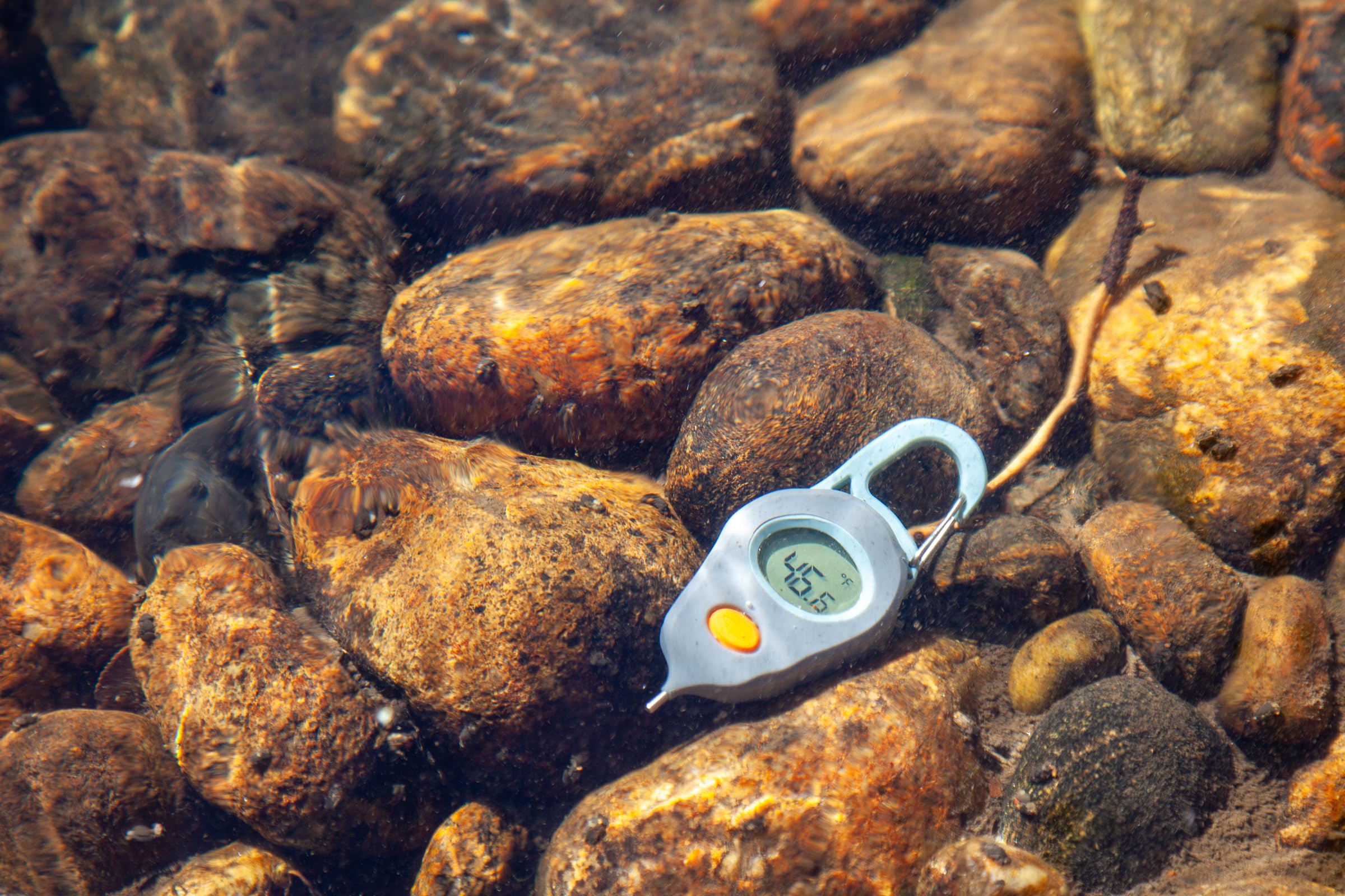 fishpond Riverkeeper thermometer battery, replaceable CR2025 keeps field readings reliable