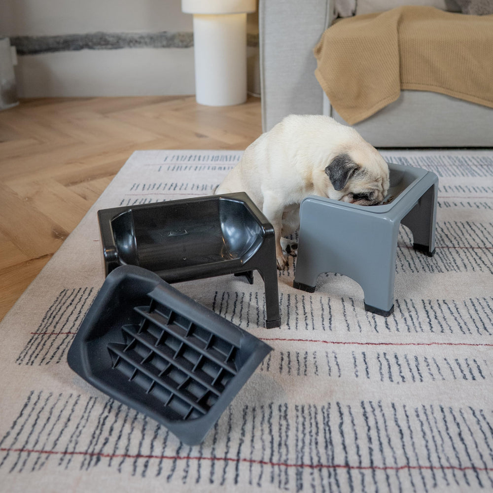 Fluff Trough removable silicone insert enables easy cleaning and safe food handling.