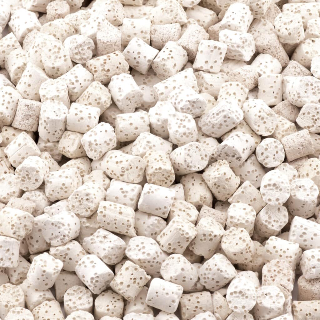 Fluval BIOMAX promotes even water distribution for thorough filtration.