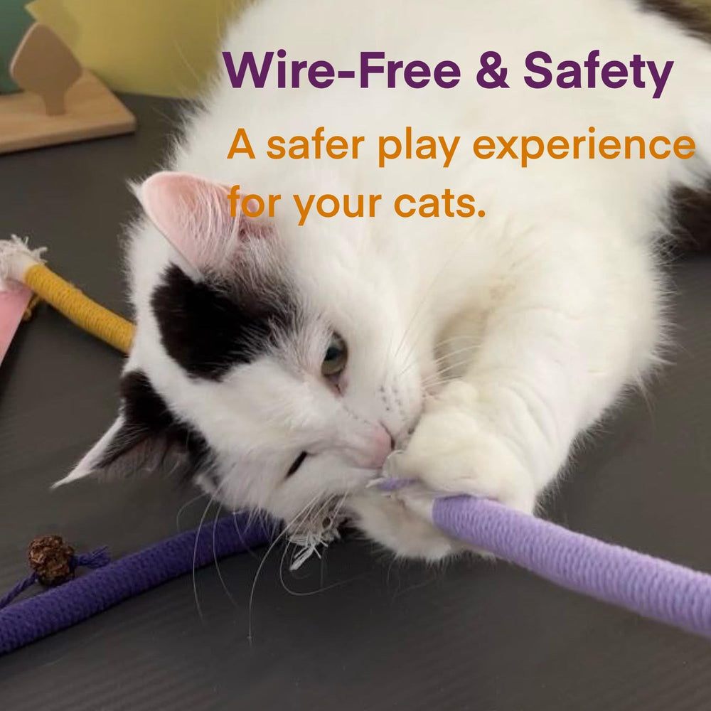 Fokauiwo kitten-chew toy in action highlights durable cotton and catnip appeal.