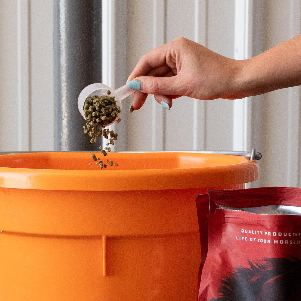 Formula 707 MultiFly daily serving demonstrating feed-through administration for horses