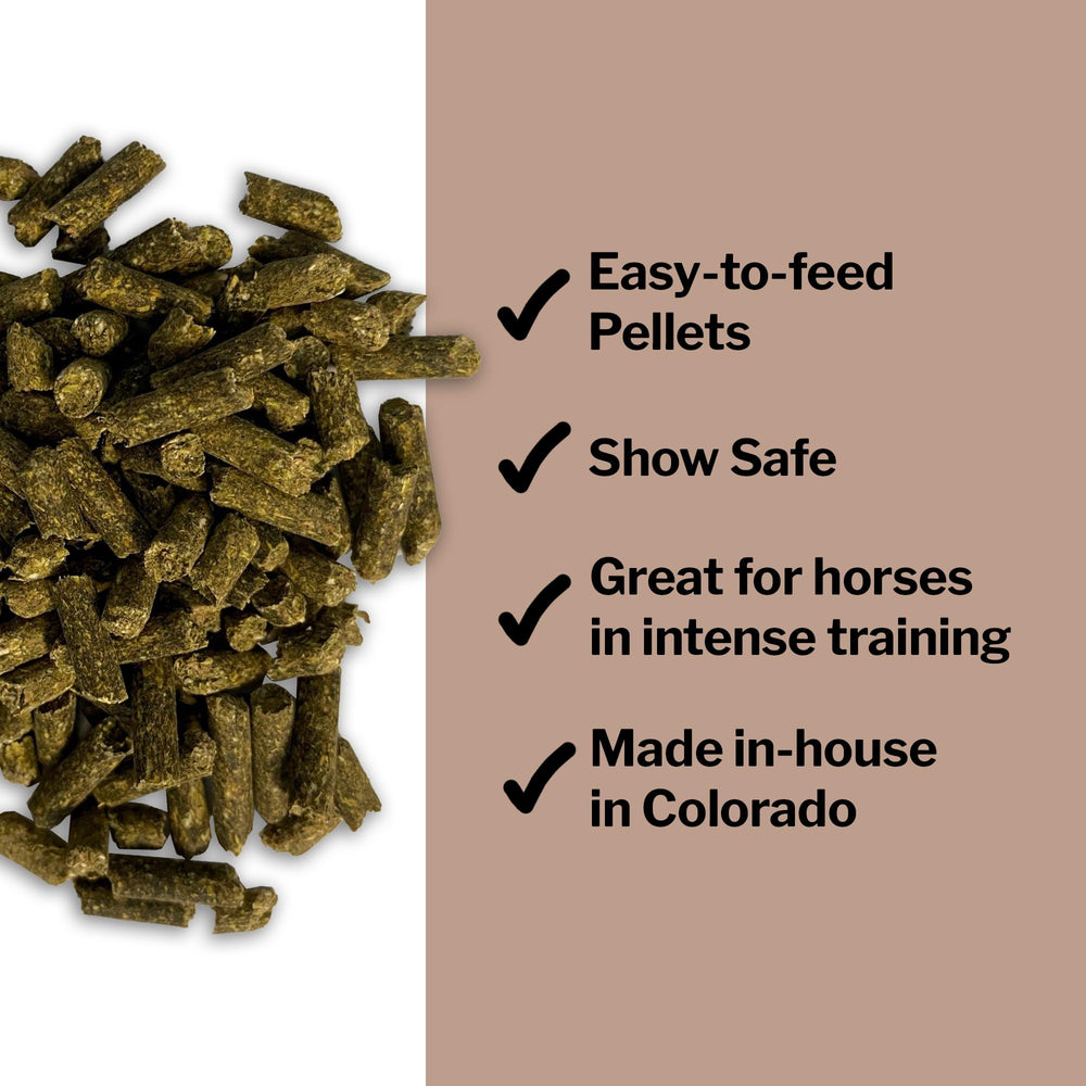Formula 707 MuscleMx scoop ready to mix into daily horse feed.