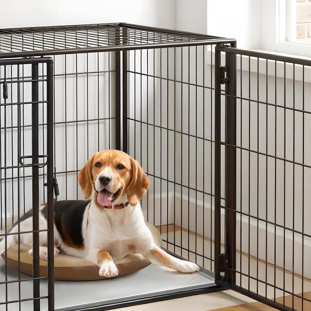 Fovima crate pan multi-use space demonstrates versatility for crates, storage, and mess containment.