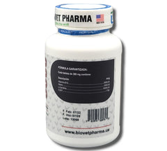 FOXCUP Super B12 5500 dosing tablet demonstrates practical administration for roosters