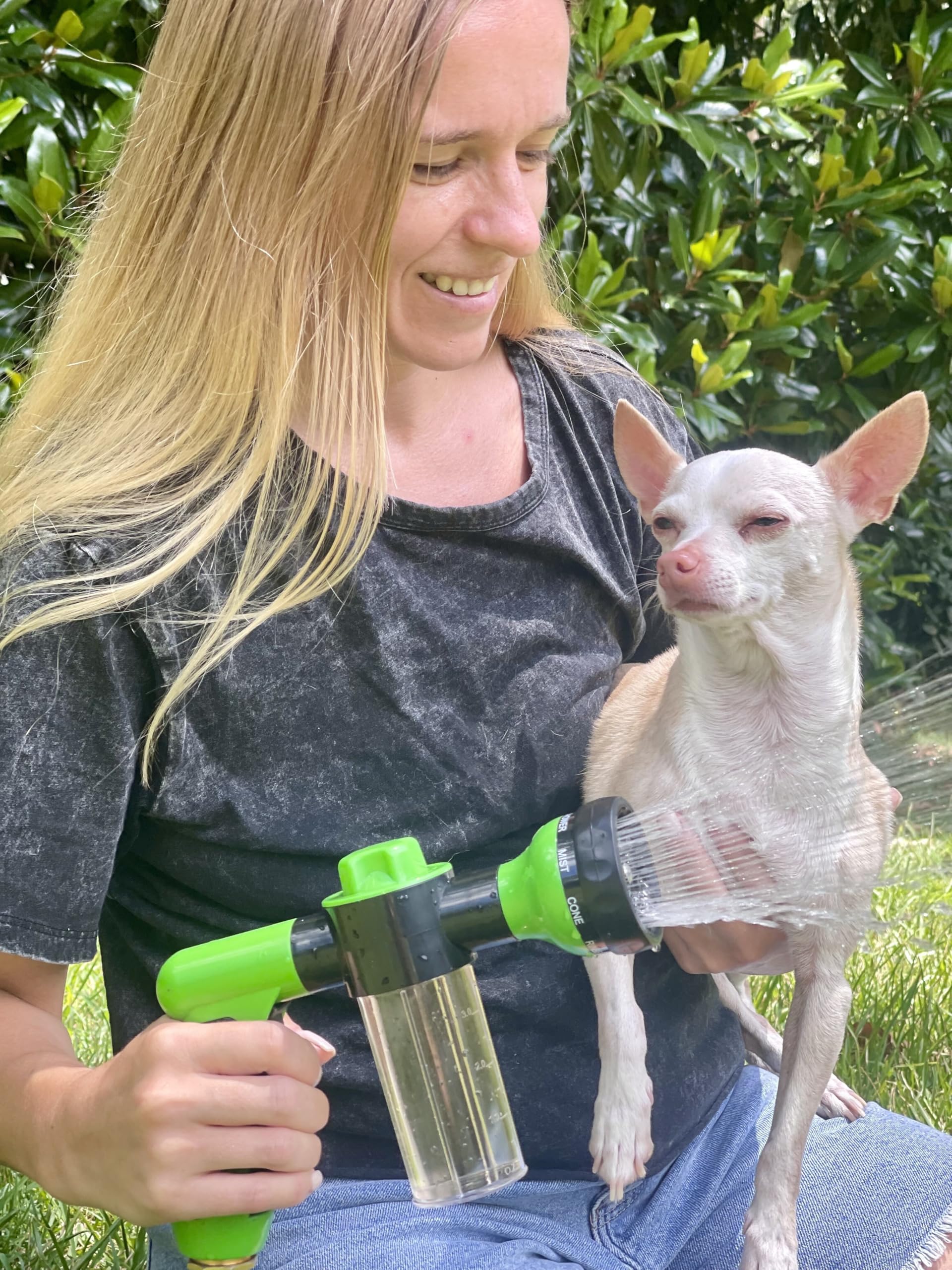freeze2trim Pup Jet mist-spray offers a soft, spa-like rinse for sensitive coats