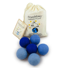 Friendsheep Eco Wool Pet Ball in true blue supports quiet indoor play and gentle stimulation.