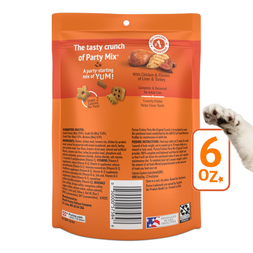 Friskies teeth-crunch-demo illustrating crunchy texture for reward-time snacking.