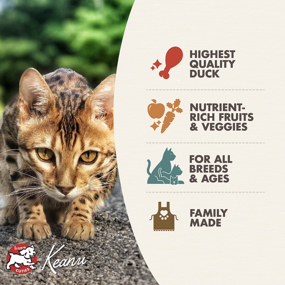Fromm Hasen Duckenpfeffer kibble close-up shows high-protein texture for palatability