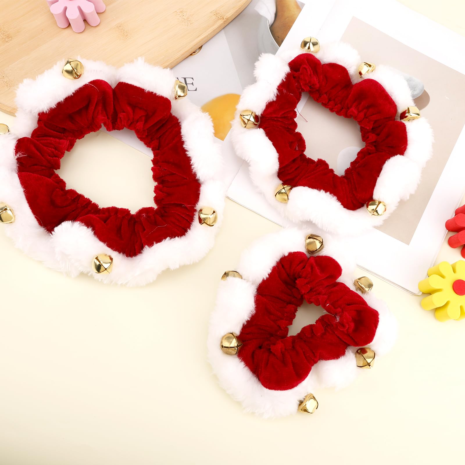 Fukaisu Christmas collar red white holiday design shown for festive appeal.
