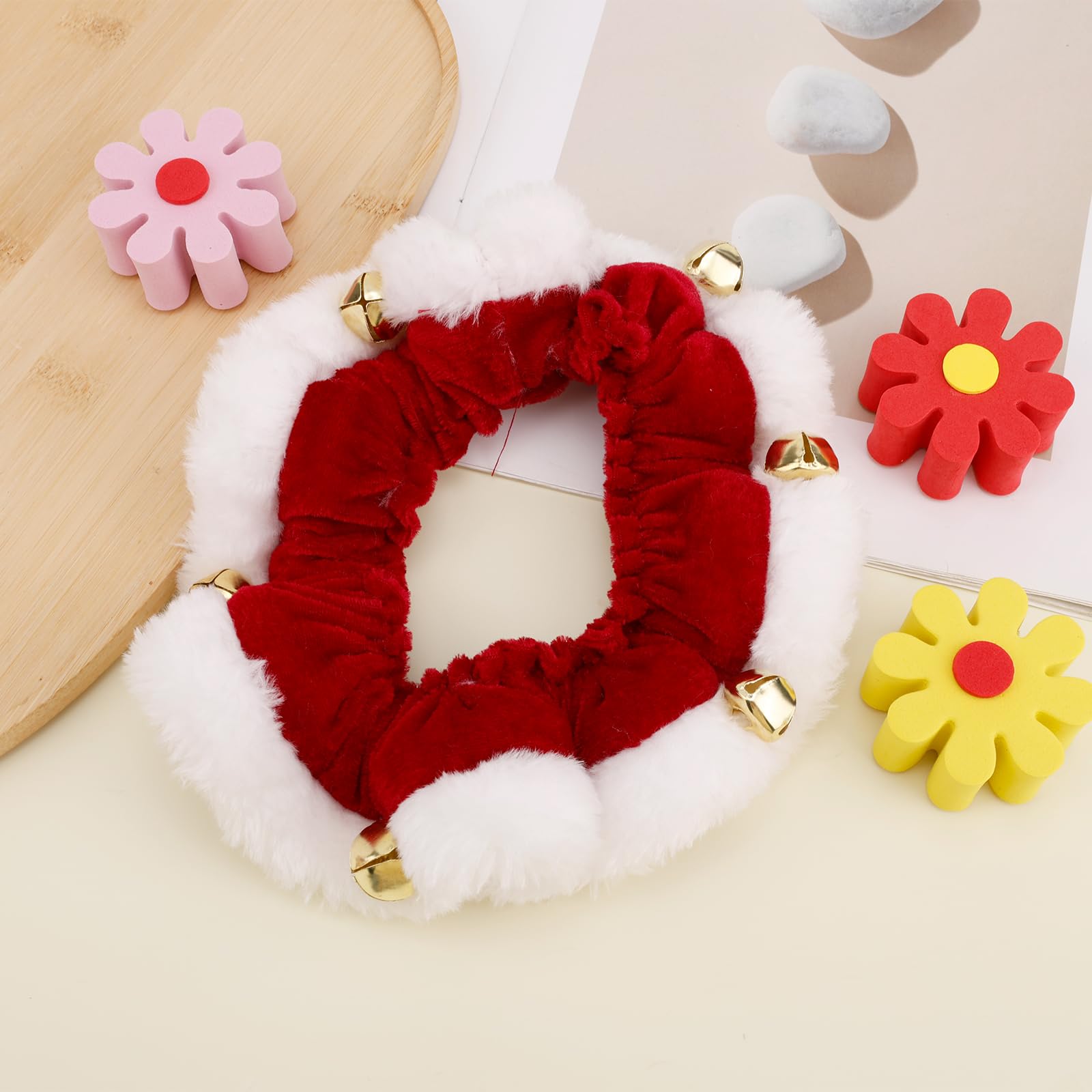 Fukaisu Christmas collar plush material close-up emphasizes soft, lightweight comfort.