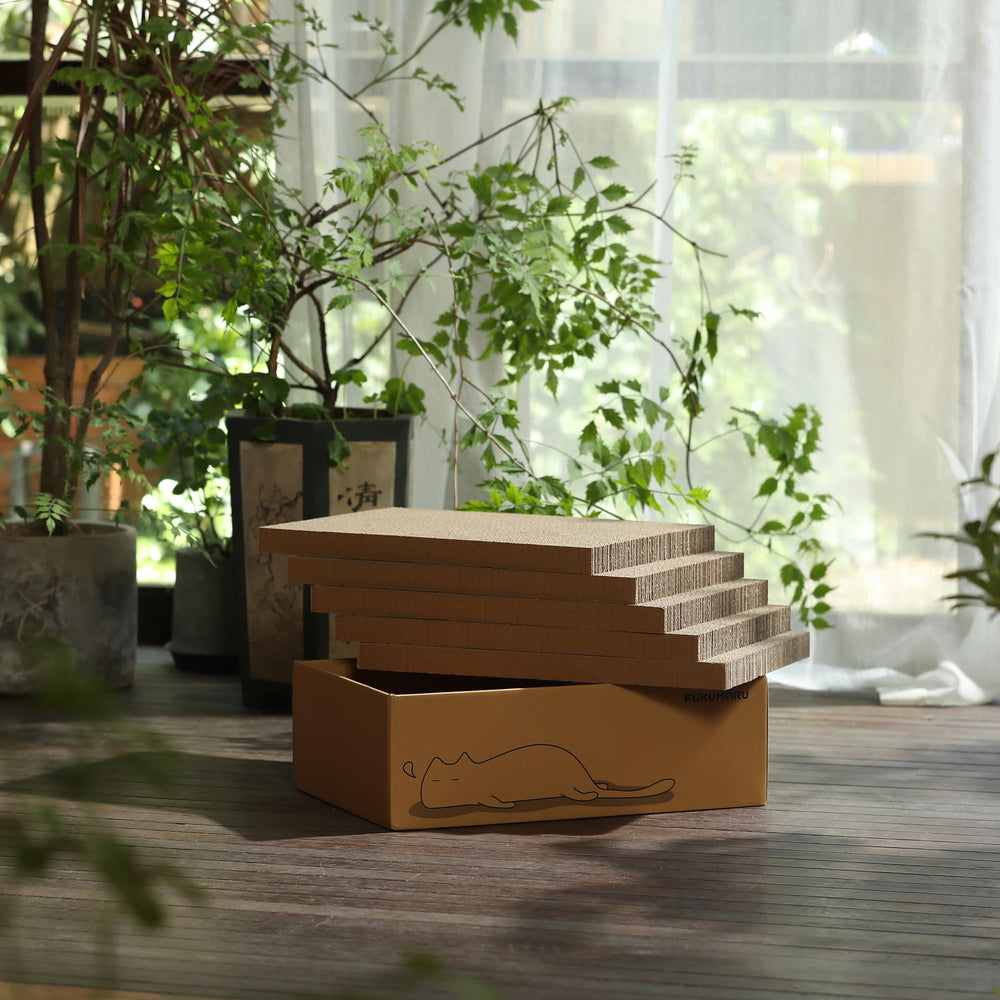 FUKUMARU scratchers suitable for small to large cats