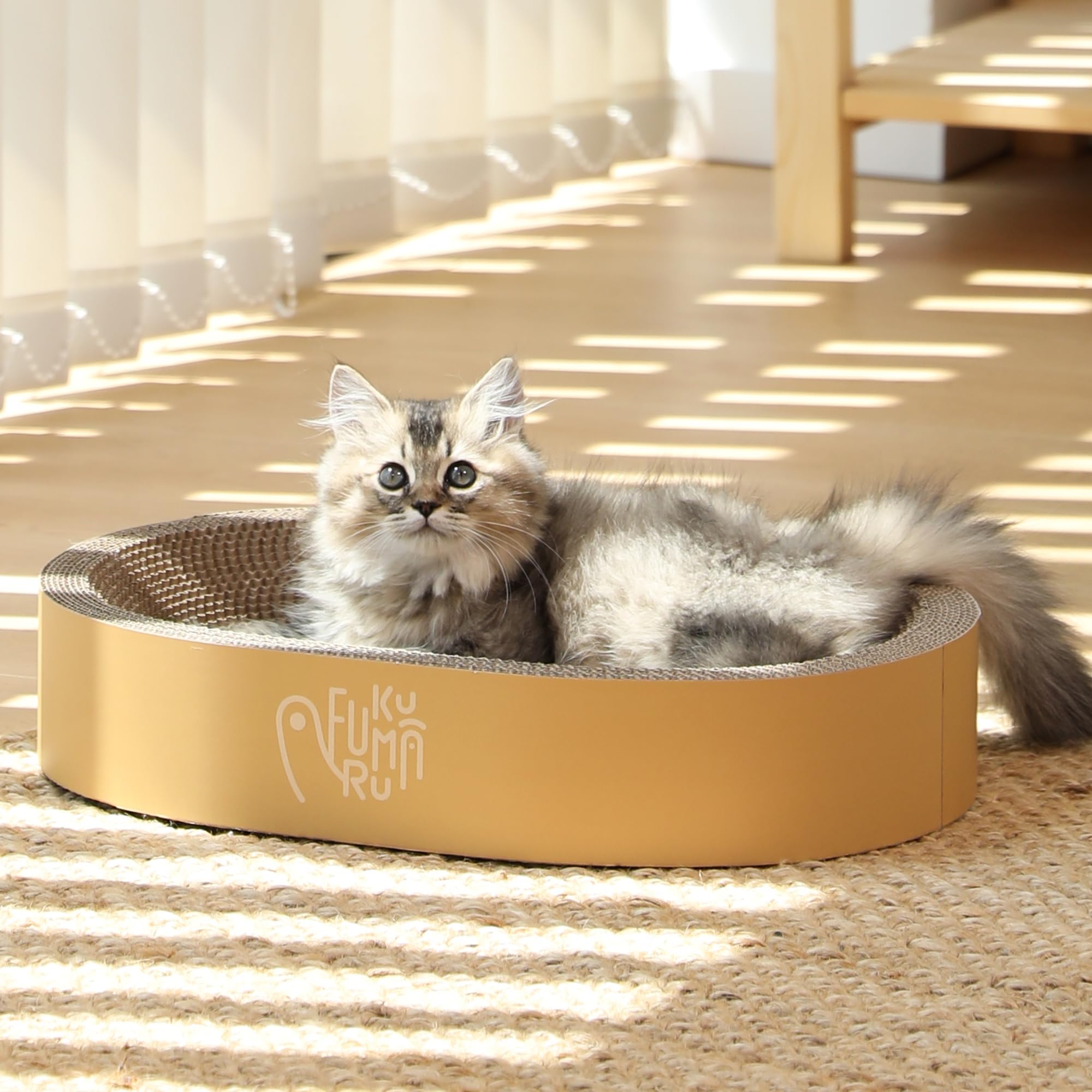 FUKUMARU bottom cardboard scratch pad included for added scratching area.