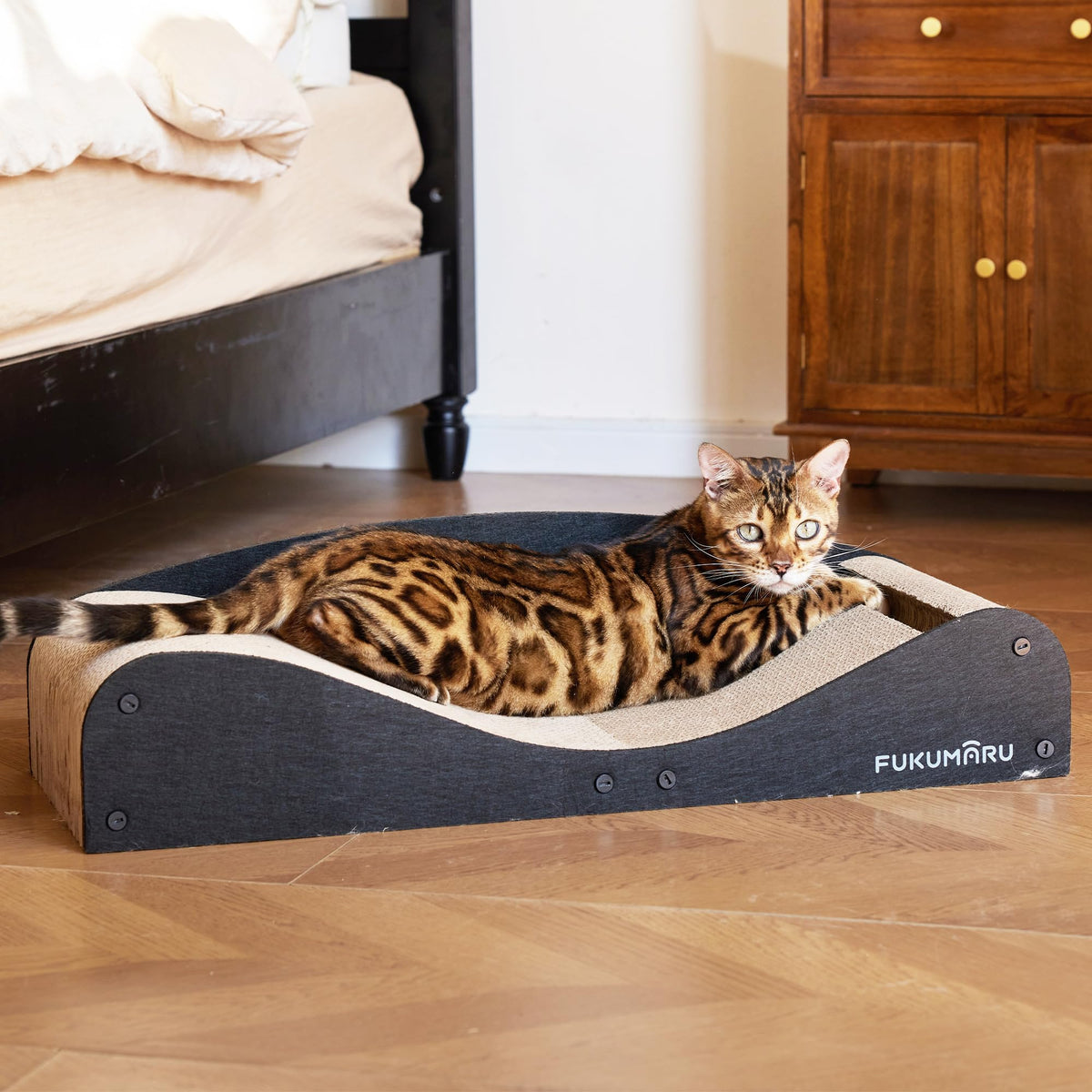 FUKUMARU Cardboard Scratcher Bed 29.1-Inch Lounger provides roomy napping space.