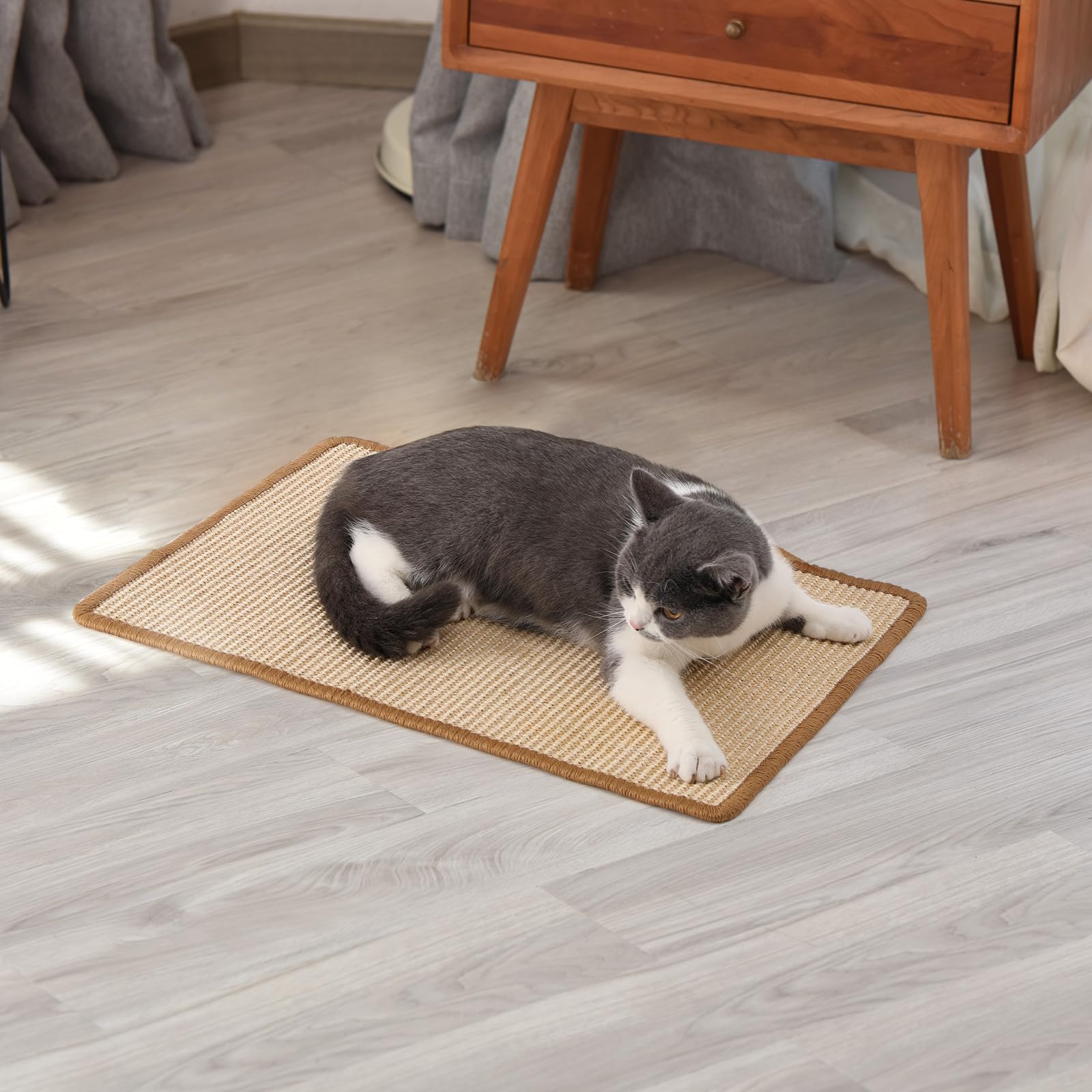 FUKUMARU Cat Scratcher Mat ready for lounging and play in a cozy corner