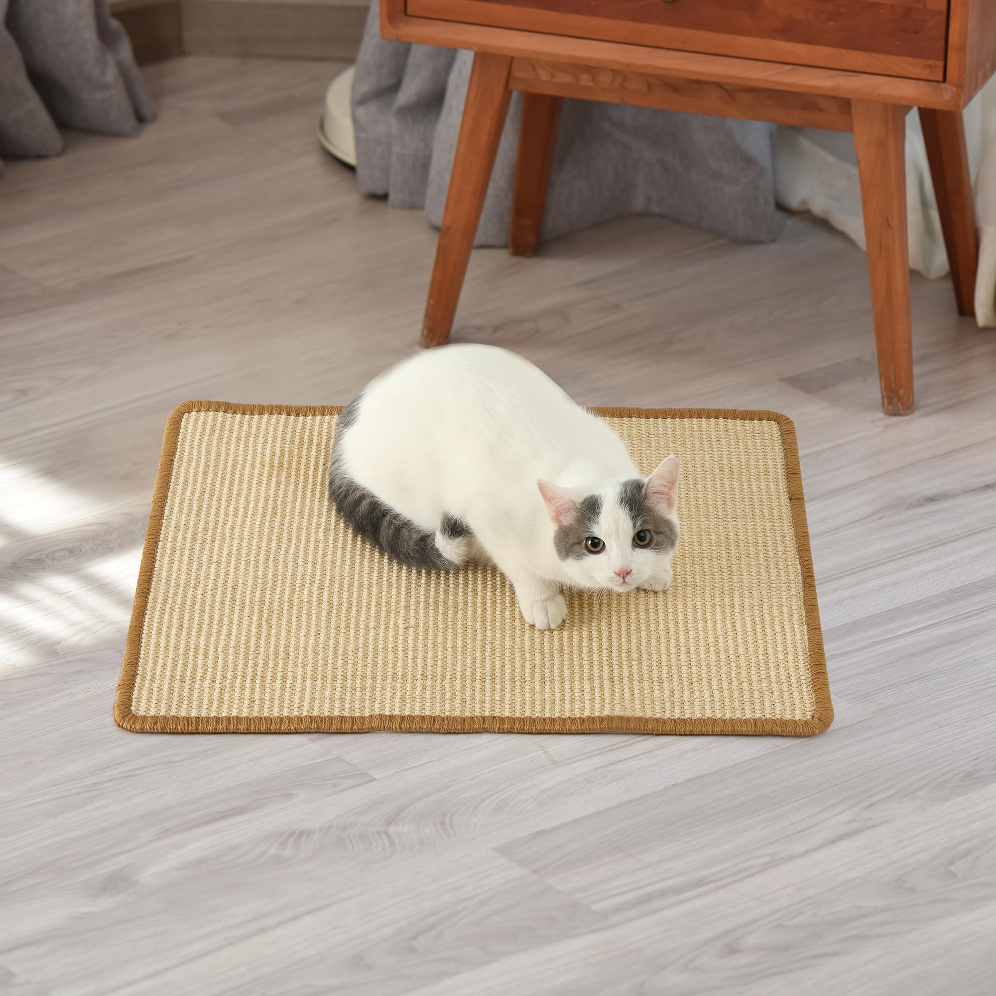 FUKUMARU Cat Scratcher Mat with screws offers secure wall placement
