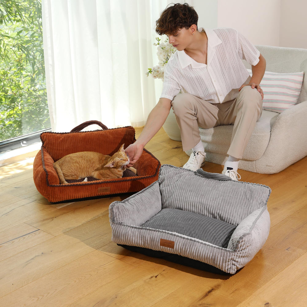 FUKUMARU orange 28-inch bed suits small dogs and indoor cats.