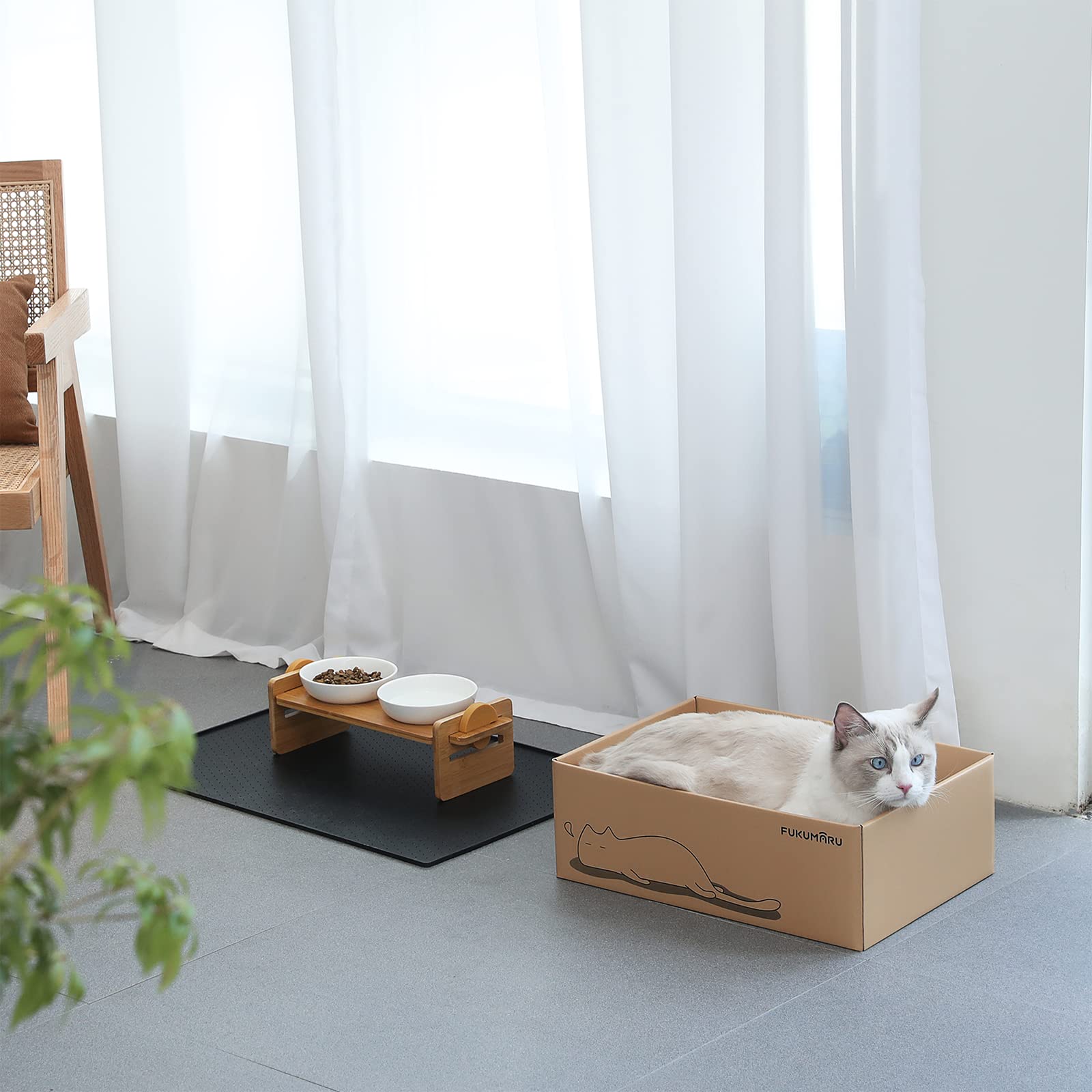 FUKUMARU indoor use scene protecting furniture during play