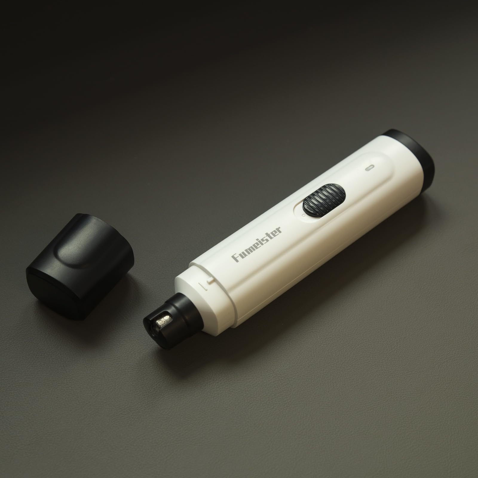Fumeister ergonomic-lightweight-design shows comfortable, portable grooming in hand