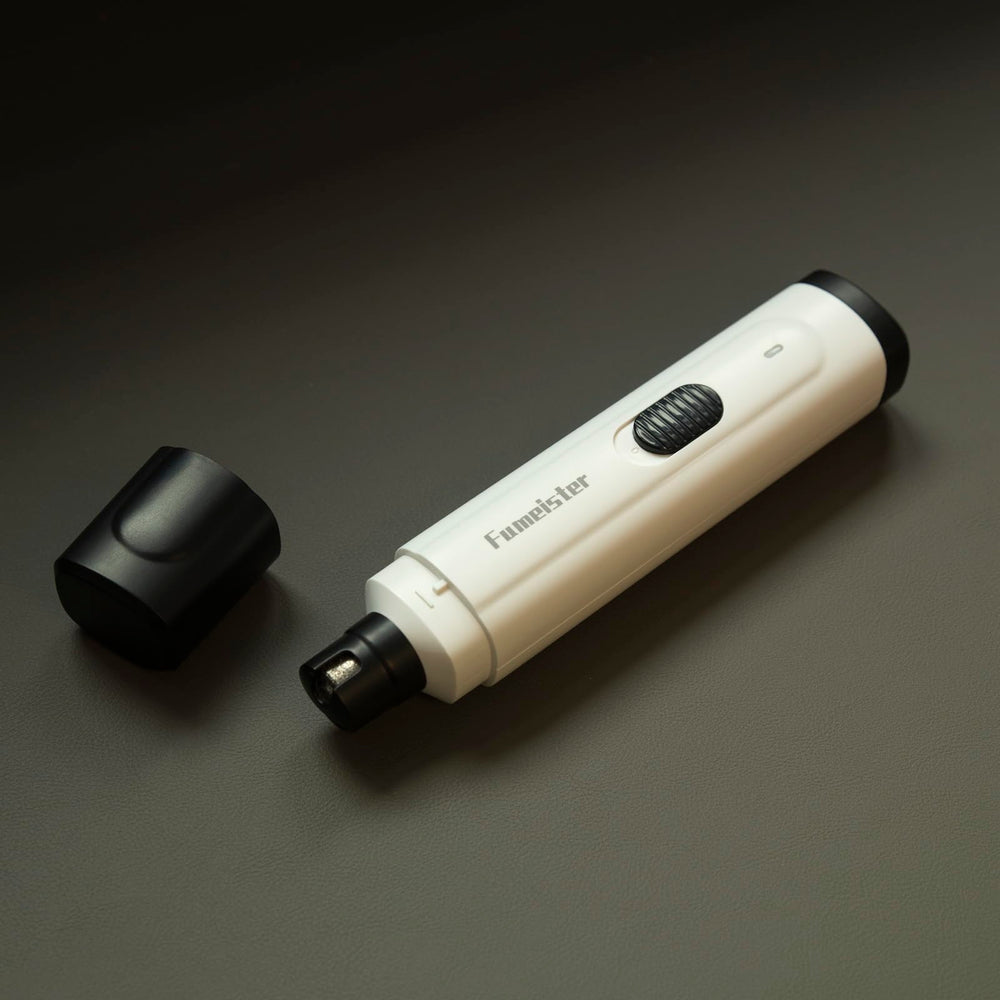 Fumeister ergonomic-lightweight-design shows comfortable, portable grooming in hand