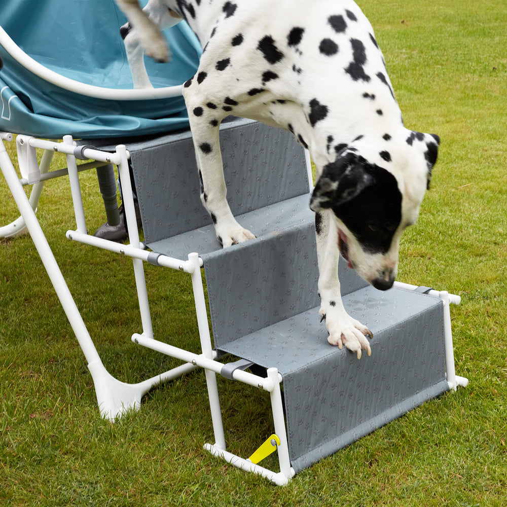 Furesh Big Dipper built-in drain with fur strainer keeps fur out of the line.