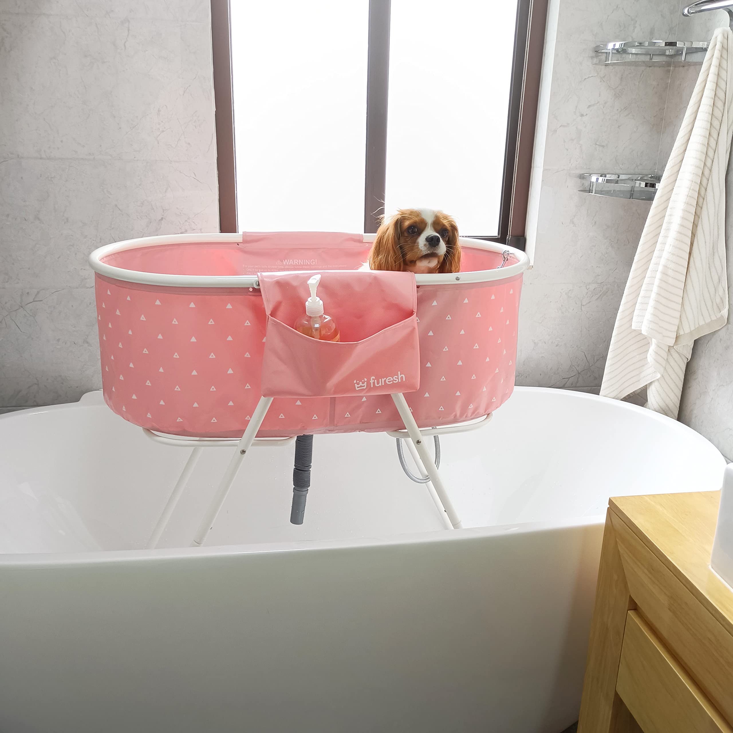 Furesh Little Dipper includes waterproof PVC basin and aluminum frame for stability.