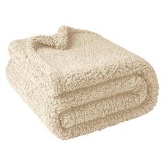 Manta furrybaby suave para perros grandes sobre el sofá, tacto sherpa