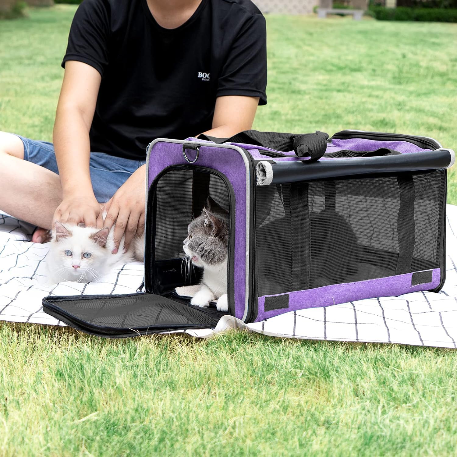 GAPZER carrying bag removable-faux-lambskin-liner delivers cozy, washable interior.