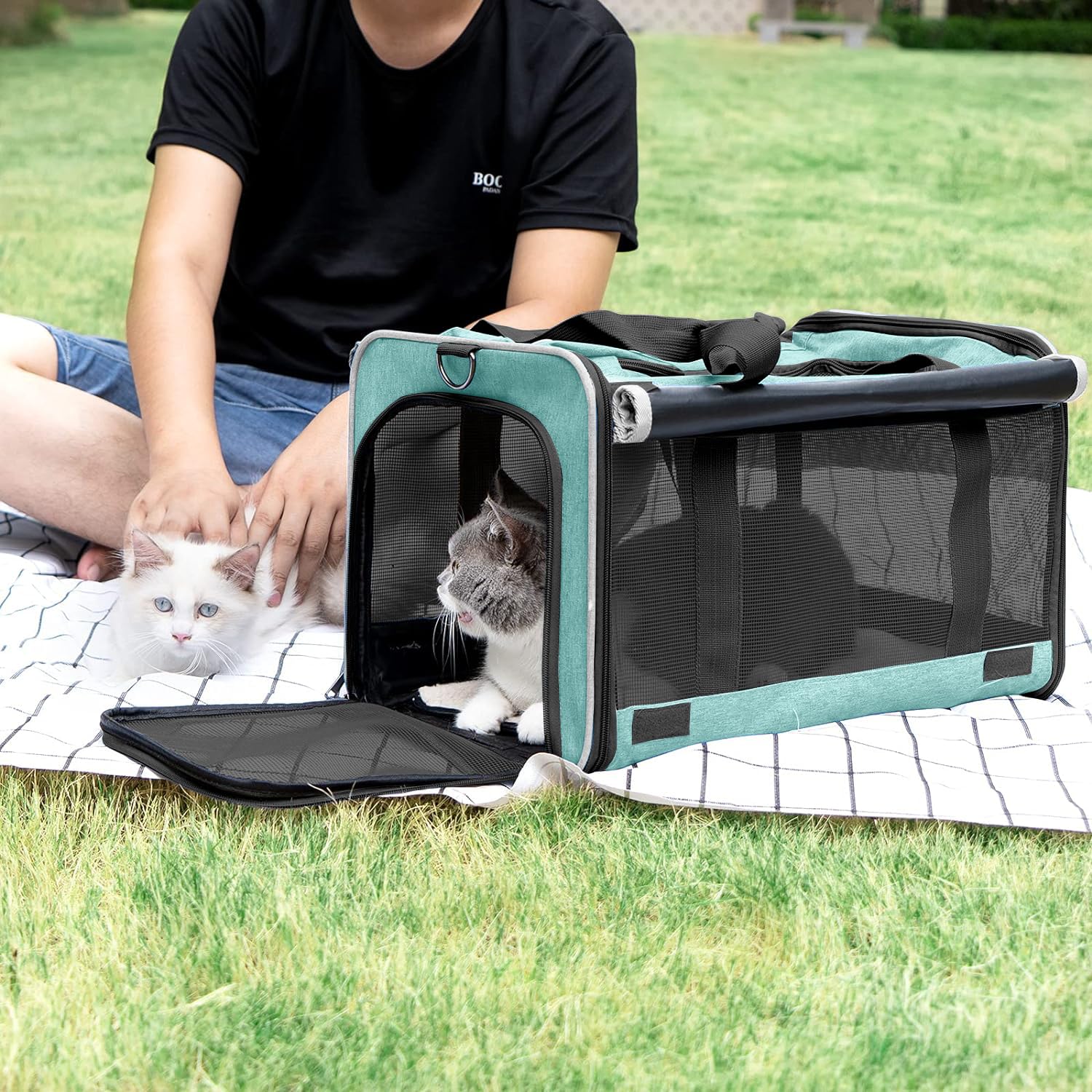 GAPZER removable washable liner for quick cleaning after trips.
