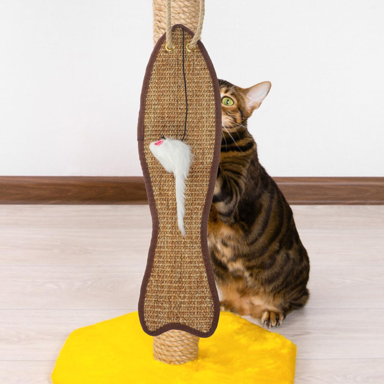 Garneck back-feeding port invites licking to guide play
