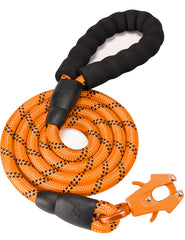 GEIT dog leash frog-clip closeup showcasing quick-release locking for secure control.
