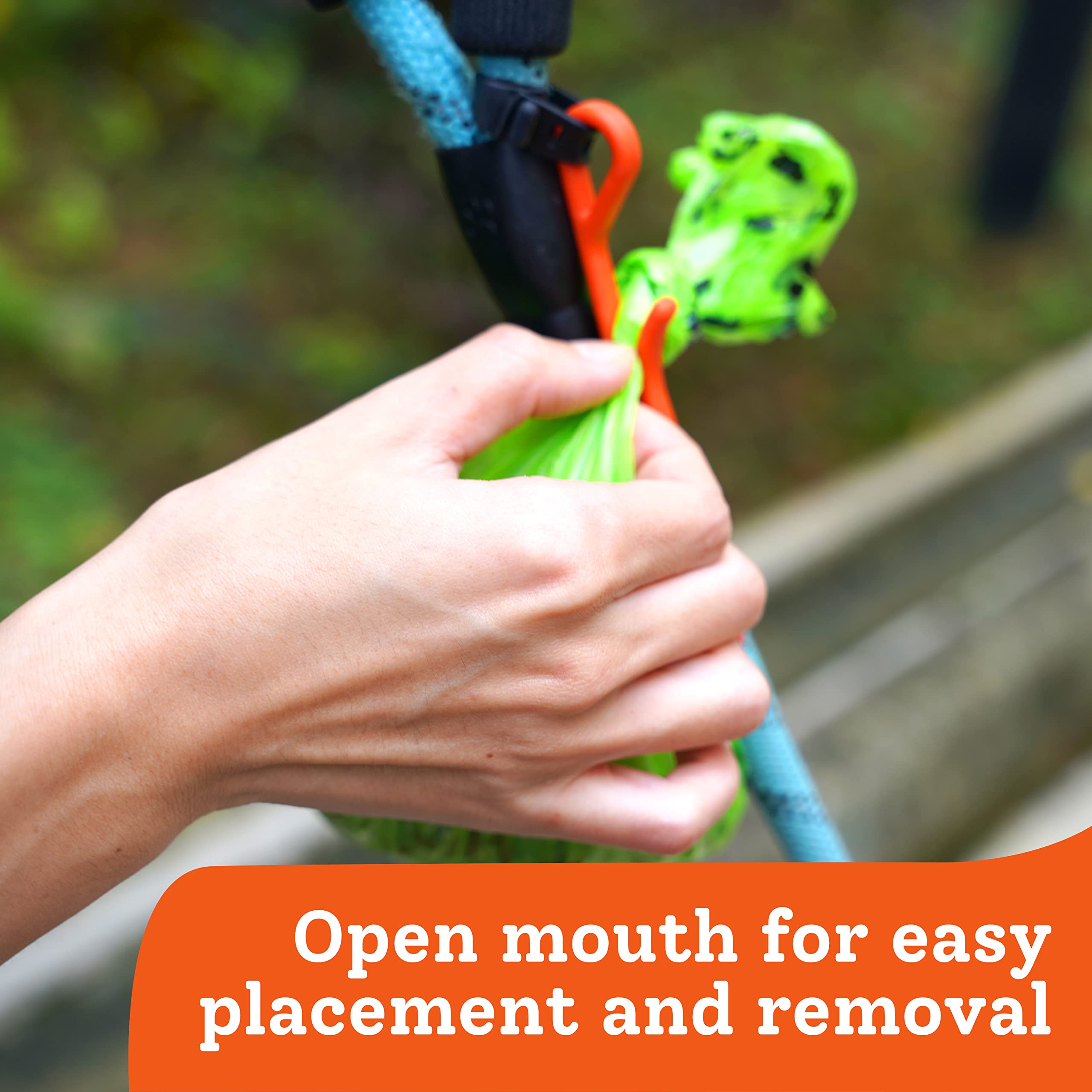Gentle Creatures Poo Buddy attachment fits leashes of all thicknesses and styles.