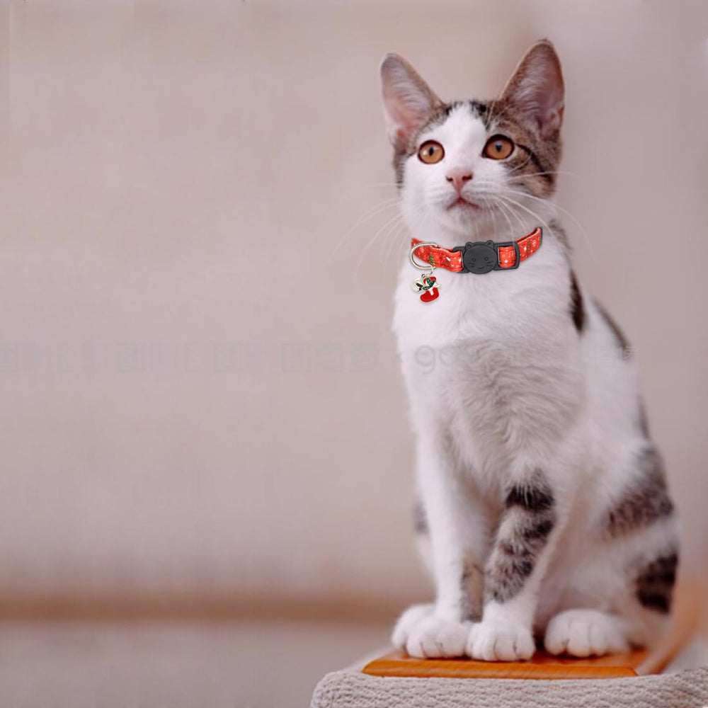 Giecooh Christmas-pattern close-up highlighting Santa and reindeer accents for seasonal charm