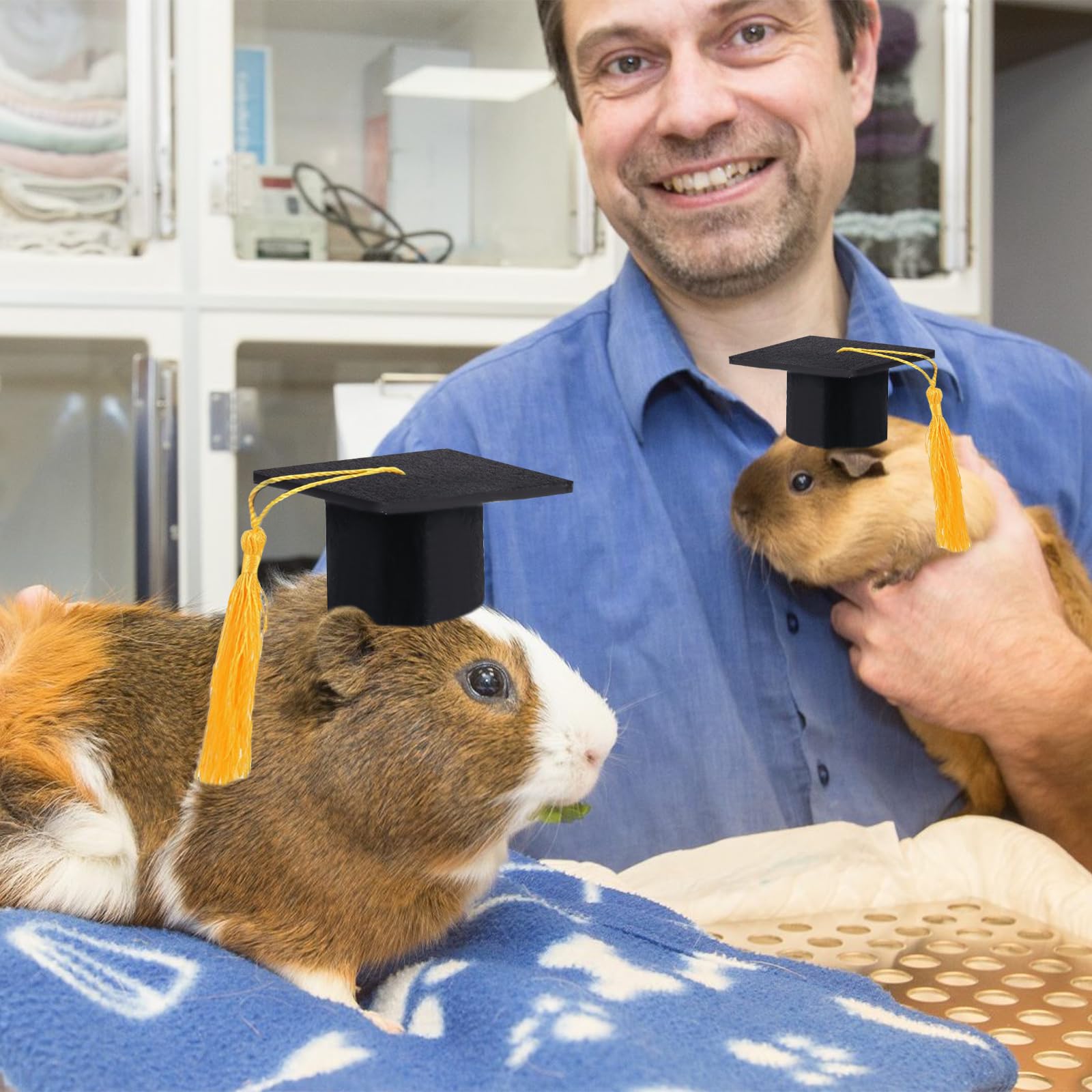 GIFTMISSU small-pet graduation cap gift idea for multiple pets or shoots.