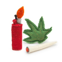 Glaciart One catnip joint cat toy set close-up promotes active play and bonding with your cat.
