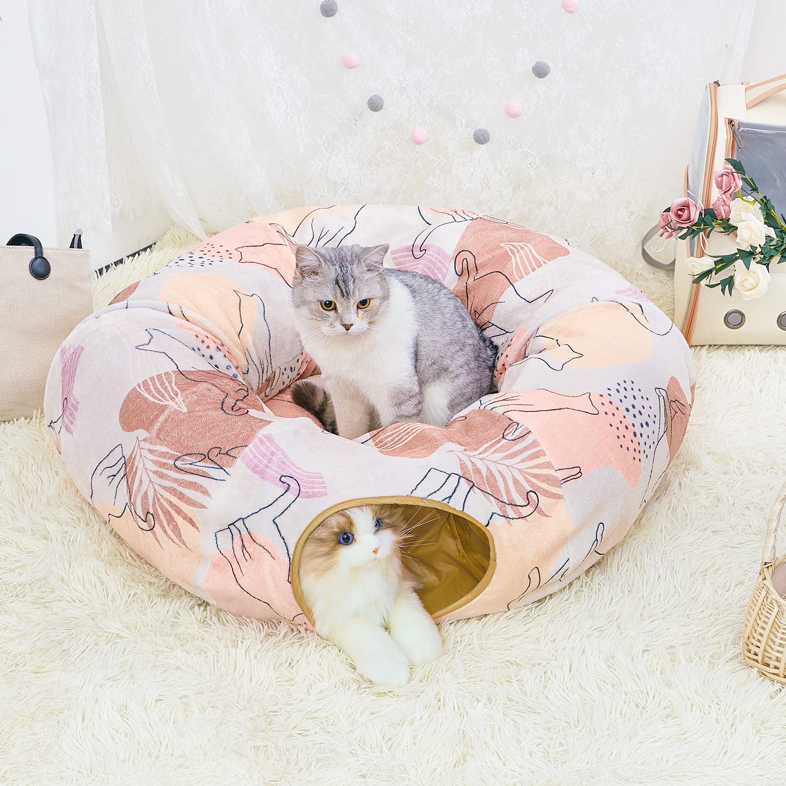 Glittme Cat Tunnel Bed dimensions show spacious entry for multiple pets.